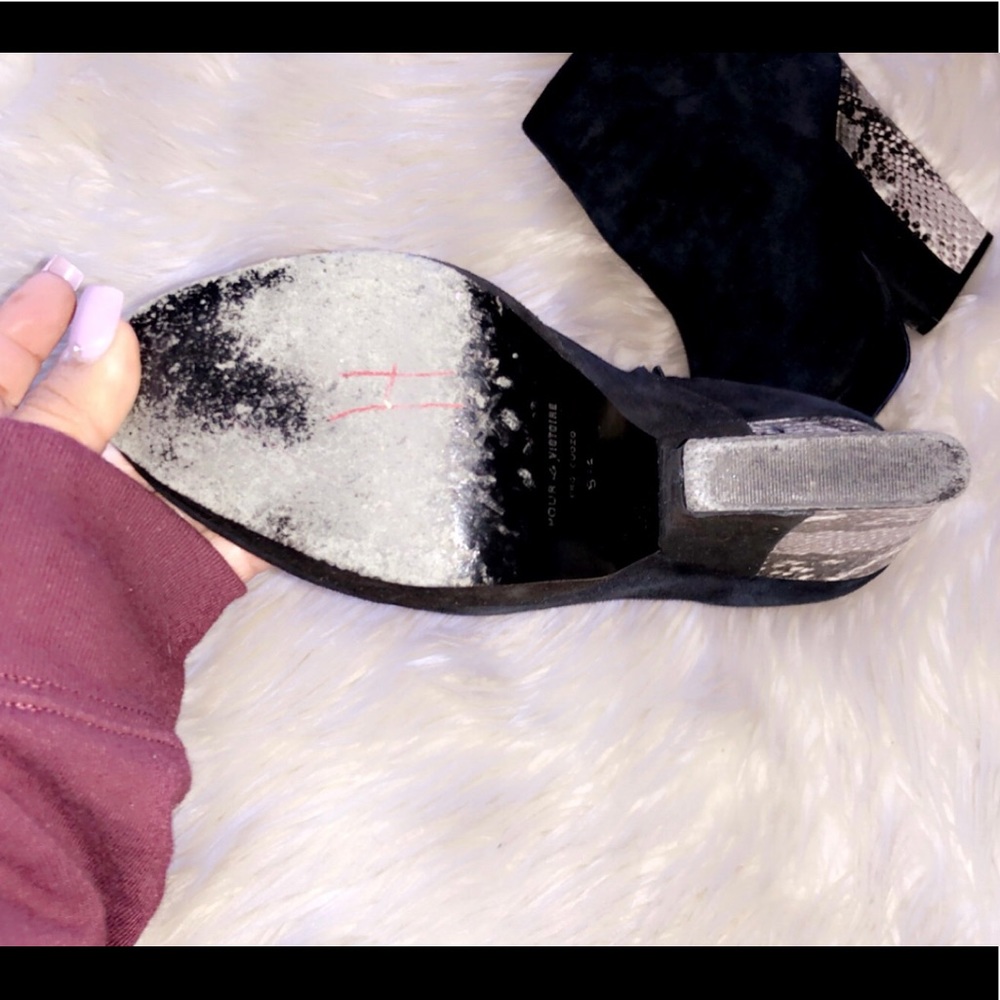 POUR LA VICTORIE Suede Back Snake Bootie - Picture 5 of 6